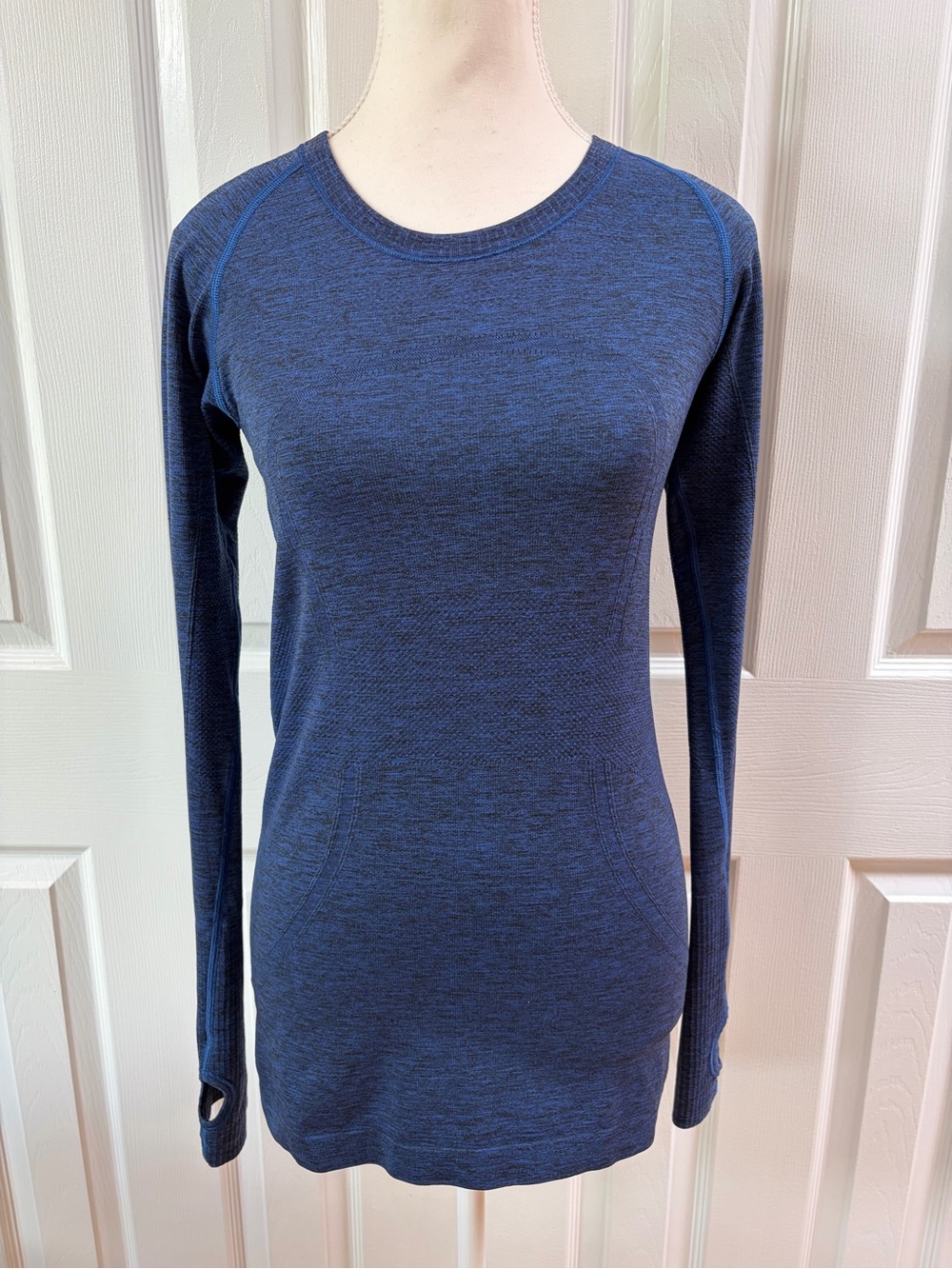 Lululemon Sapphire Blue Swiftly Tech Long Sleeve Crew Neck Size 6